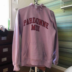  - Hoodie från Carlings oversize på mig som är en XS 