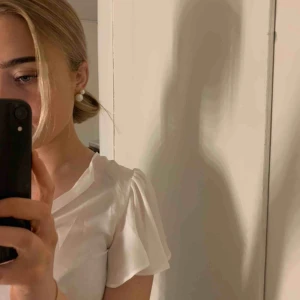  - Jättefin blus från mango, helt oanvänd. Storlek xs men passar även på s💕