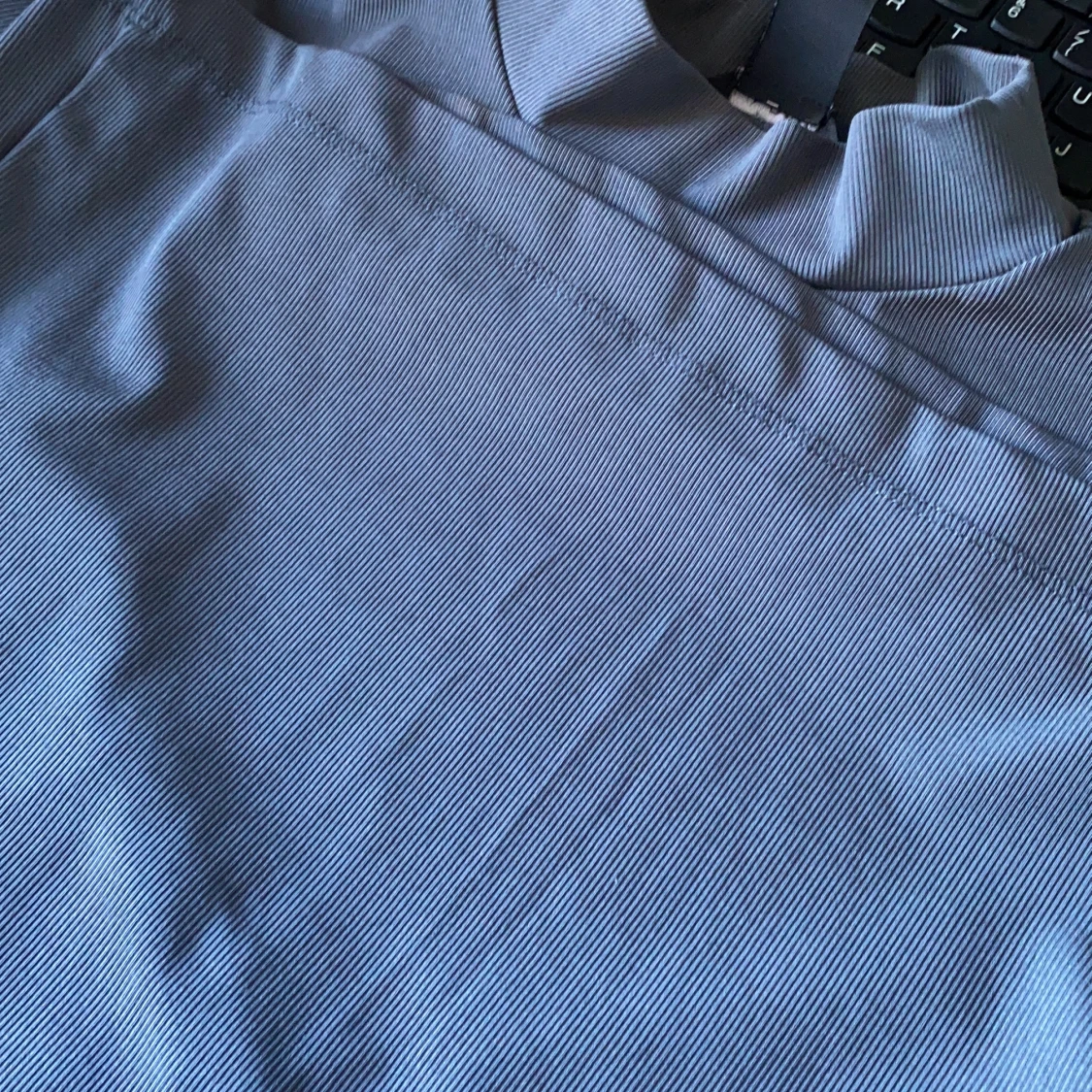 en grå tröja Storlek S  - 90