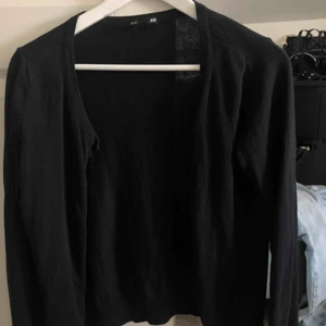  - Jätte söt kofta från H&M  Säljs pågrund av att den är för liten 