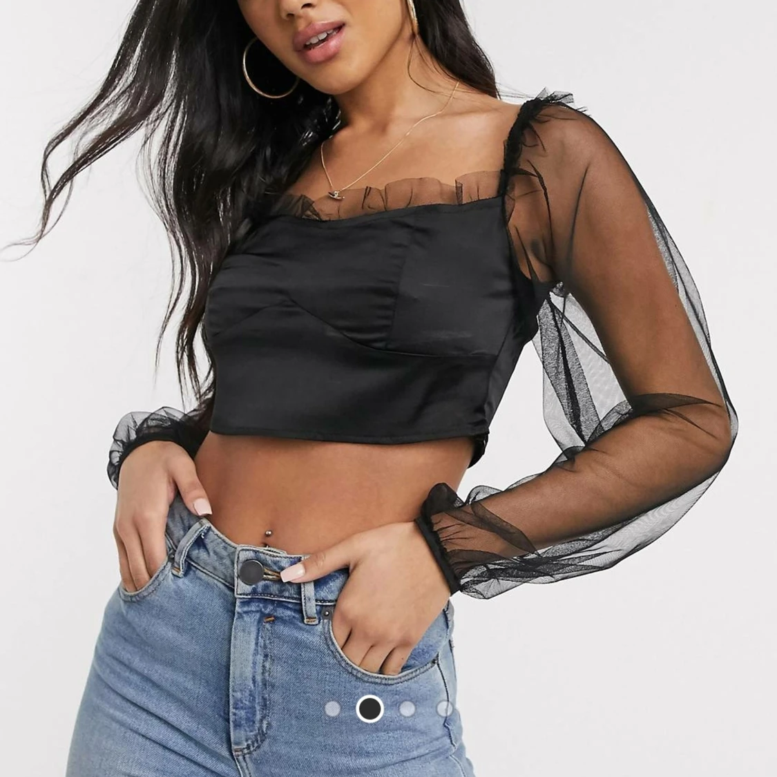 Snygg svart mesh-satin  top
