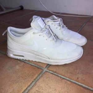  - Nike air max thea skor, skick ser ni på bilden! 