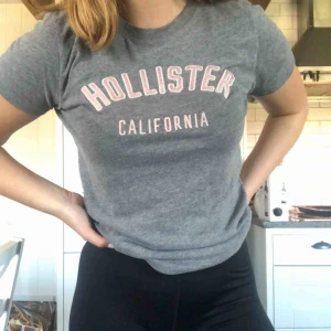  - Hollister t-shirt. Frakt tillkommer 