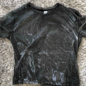 Glittrig topp - As koll mech topp som är glittrig , Frakt tillkommer ☺️