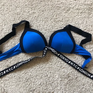 Oanvänd bikinitopp - Säljer min helt oanvända bininitopp från New Yorker! Storlek XS/S och passar dig med storlek 70/75A