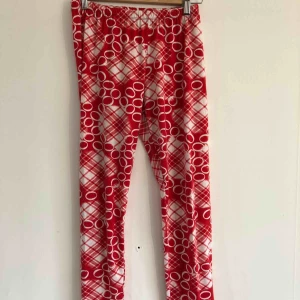  - Rödvita leggings 💊 kan mötas upp i Jönköping annars står köparen för frakten