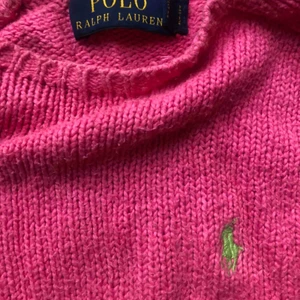  - Rosa stickad tröja ifrån Ralph lauren storlek Xs, kan frakta men då betalar du frakt annars möts jag upp i Stockholm💕💕