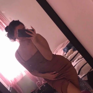  - Klänning från fashionnova, som ny. Storlek S/M