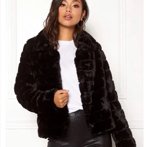 Pälsjacka strl S - Använd ett fåtal gånger, är i fint skick- nypris 699