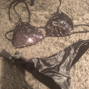 Cool bikini  - As cool bikini med paljetter på toppen! Köpt för 450kr💕