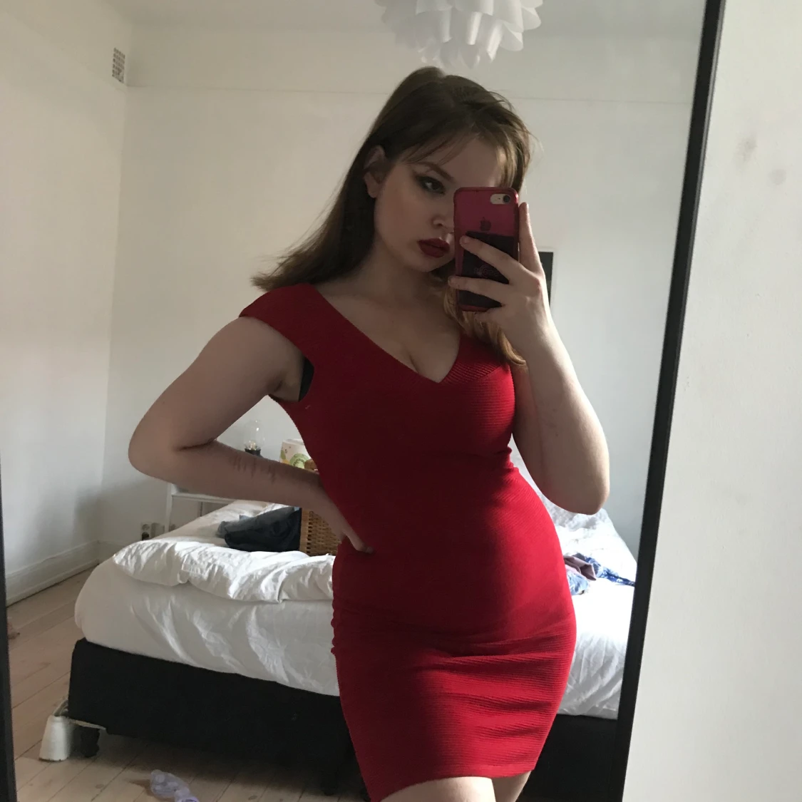 Röd v-neck klänning - 90