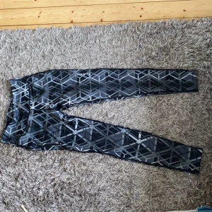 Träningstights  - Träningstights från stadium. Använda endast ett fåtal gånger