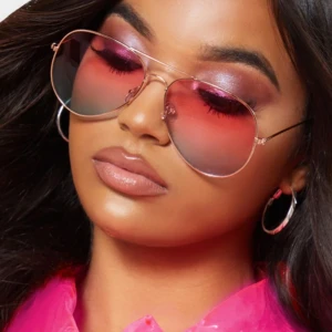 Solglasögon  - Bild 1&2 exempelbild. Använt solglasögonen ett fåtal gånger. 