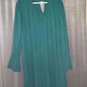 Snygg grön klänning frakt tillkommer