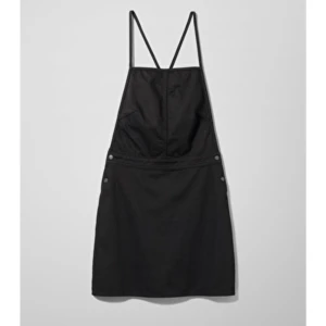 Oanvänd denimklänning  - Oanvänd denimklänning från weekday, säljes då den tyvärr var för kort för mig och det var för sent att skicka tillbaka. Nypris 450kr. 👗