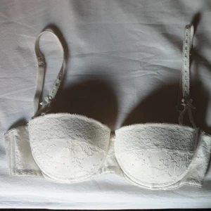 Balconette BH - Från H&M, använd nån enstaka gång men modellen passade ej mig. Frakt 24kr