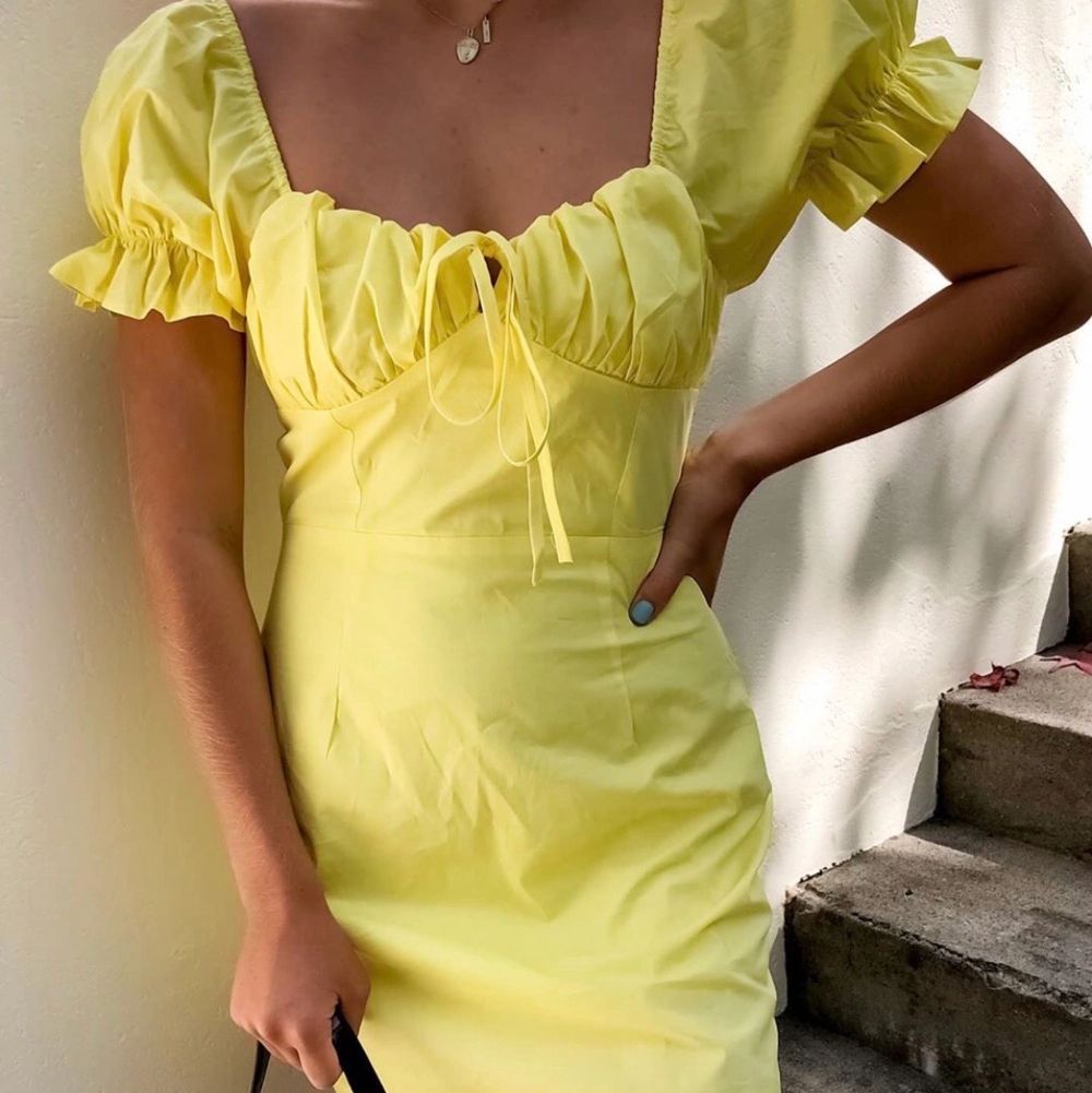 Fin gul klänning ifrån Shein, köpt för 199kr. Super fint skick och skön att ha på sig. Kontakta mig för mer info💞. Klänningar.