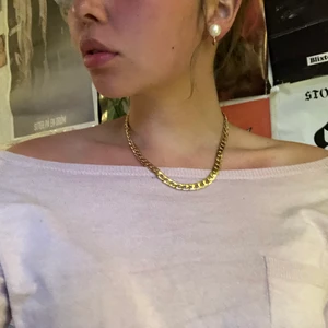 💕ROSA LÅNGÄRMADTRÖJA💕 - Fin rosa ofshouldertröja, långärmad.💖 Snygg rygg med knappar. Möts gärna upp i Västerås men frakt funkar även💕