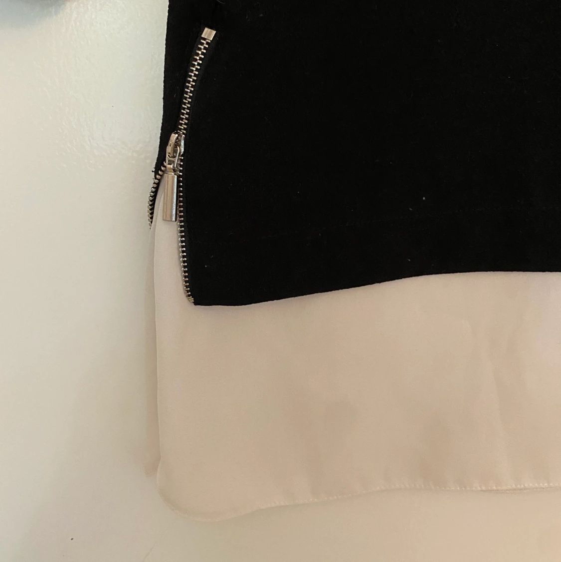 Fin vit/svart tröja  - 90