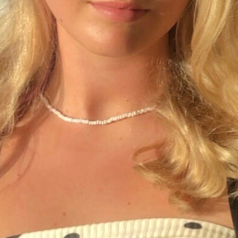 Hej! Jag säljer egengjorda fina rocaillehalsband & fot/armband som passar jätte bra till sommarn!✨🌸🌞 dem tål vatten, dras bara över huvet och passar till ALLT💕 man kan välja färg,mönster och längd helt själv👍🏼 finns fler bilder på instagram oxå @vellakul😁. Accessoarer.