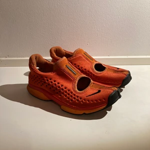 Nike sneakers strl 40 - Sparsamt använda Nike sneakers. Finns i Sthlm. Kan mötas upp alt skicka! 