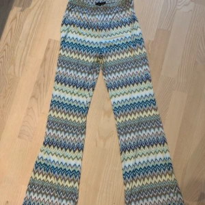 Byxor - Byxor som är helt oanvända. Storlek xxs/xs & säljer för 40kr. Frakt tillkommer 🌸