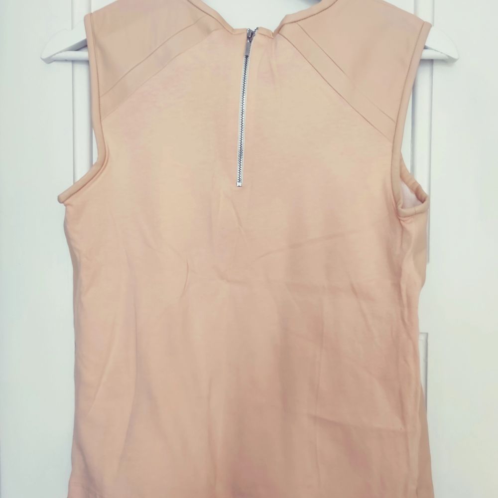 ZARA Linné/ topp med läder, skinn imitation i strl XS • frakt ingår • Jag ansvarar ej för postens eventuella slarv. . Toppar.