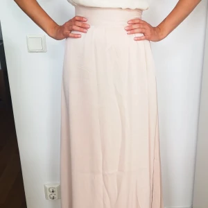 Rebecca Stella långkjol - Härlig långkjol från Rebecca Stella i storlek XS, endast använd en gång. Köparen står för frakten