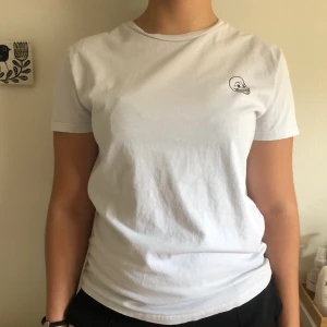 vit t-shirt - tröja i bra skick. 