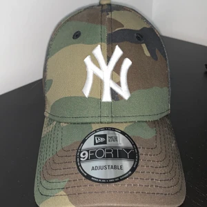 New Era Keps - Keps i militärmönster. Justerbar på baksidan. Aldrig använd!