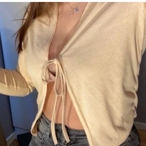 Knyttop  - Helt ny knyttop köpt här på plick , fel strl