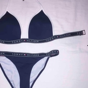 Bikini - Superfin tommyhilfigier bikini, nyskick!  Nypris: 549kr!⚡️