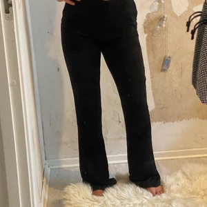 Na-kd kostym byxa  - Skönaste kostymbyxan med bästa passform . Aldrig använda . Special kollektion från na-kd , storlek 36 . Köparen står för frakt . Budgivning börjar på 250