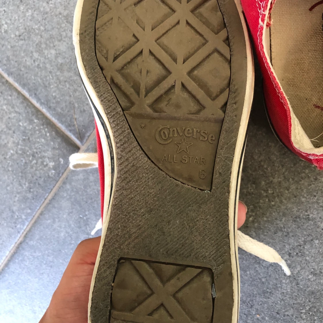 Röda korta converse  - 91