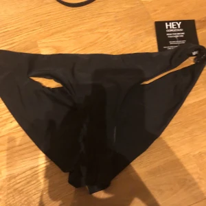 Svarta Oanvända bikinitrosor från Nelly - Oanvända bikinitrosor från Nelly. Nypris :99kr