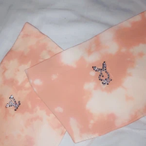 custom croptops - JAG GÖR NU CUSTOM CROPTOPS MED OLIKA RHINESTONE-DESIGNER 🤍 BESTÄLL I PM 🤍 gör allting själv med högkvalitativa material och verktyg. det går även att beställa andra texter och motiv. frakt 29kr 📦 kommer även göra custom hoodies och ashtrays snart ✨