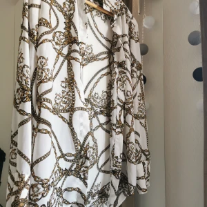 Skjorta - ⛓️Skjorta från ginatricot, st S, använd 2 gånger⛓️ kan fraktas:köparen står för kostnaden ⛓️