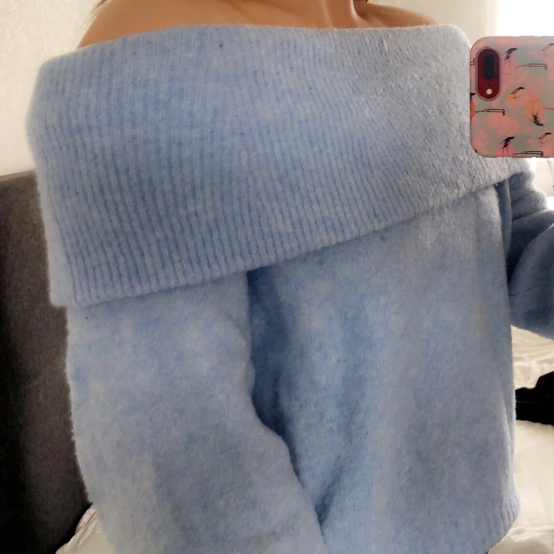 Stickad off-shoulder tröja  - 90