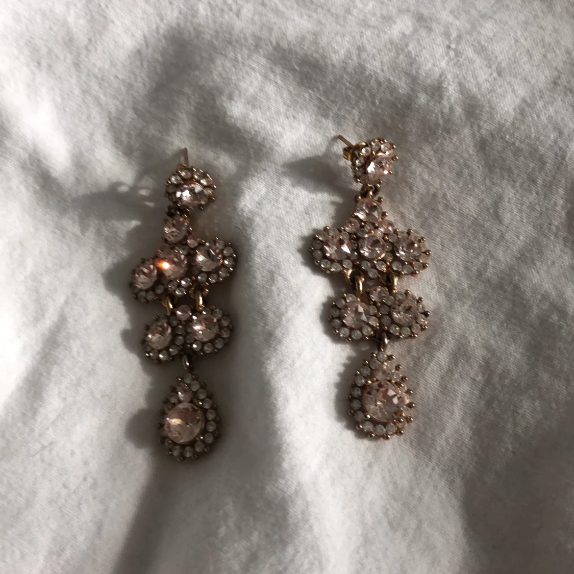 Lily and rose örhängen i ljusrosa  - 90