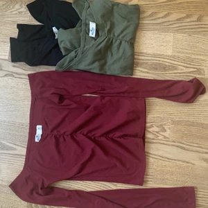 Off shoulder topp - Off shoulder topp från hollister alla är i storlek Xs, 120kr styck 