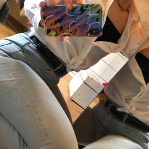  - Slutspurten för vårt UF-företag! Passa på & köp det här supersnygga mobilskalet med motivet av en kvinnokropp & var med och kämpa mot kroppshetsen! Skalen finns till alla mobiler & vi skickar det hem till er helt gratis o du får det efter ca 2 dagar!