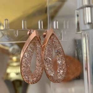  - Örhängen i olika former