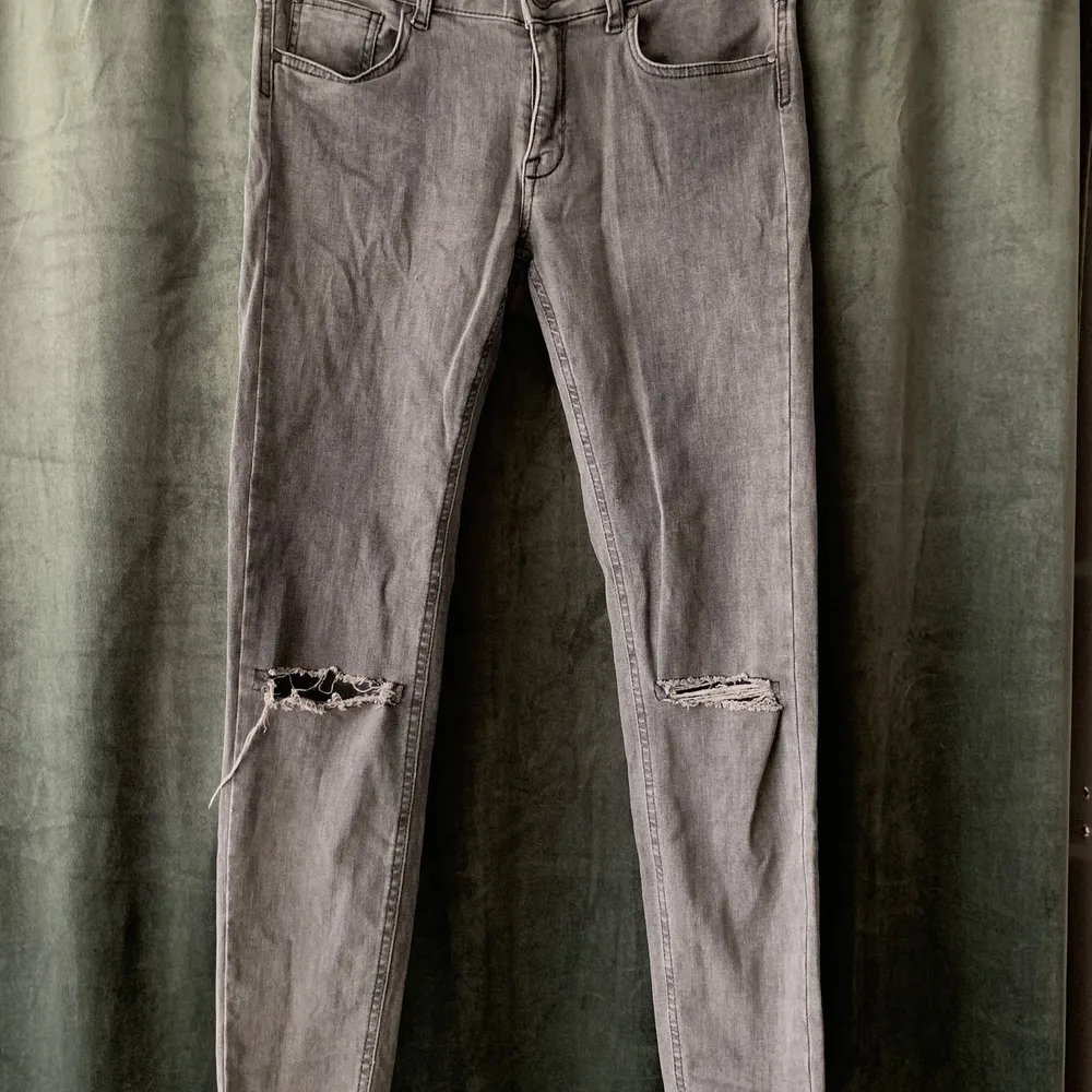 Lånad bild, men säljer dessa byxor från Gina i storlek xs . Jeans & Byxor.