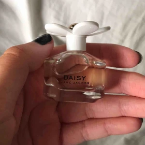  - Liten parfym från marc jacobs😇😇