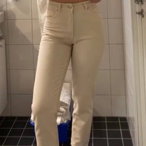 Beige jeans  - Beige jeans från chiquelle 