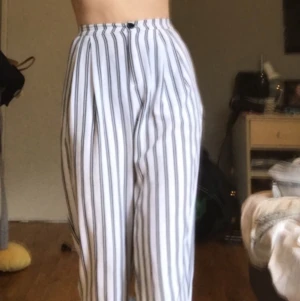 randiga byxor - byxor randiga, inte använda