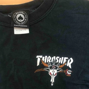  - Långärmad trasher tröja med tryck! Shippas från Köpenhamn till Sverige för 79 kronor