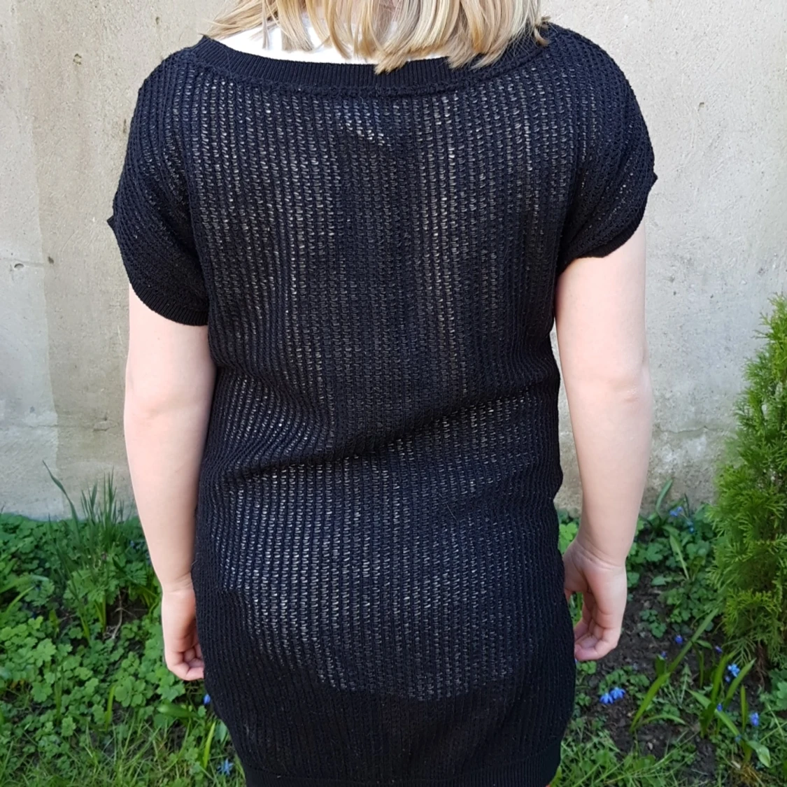 En lång tröja som är stikad - 91