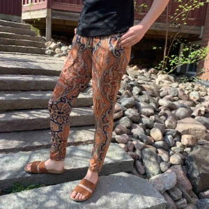  - Riktigt sköna, höga förväntningar midjan. Kan mötas i Gbg annars tillkommer frakt 🚚🌼🐝