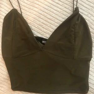 Crop top  - Crop top i strl 36 från Missguided. 